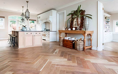 Tendencia decorativa, suelos de madera en espiga