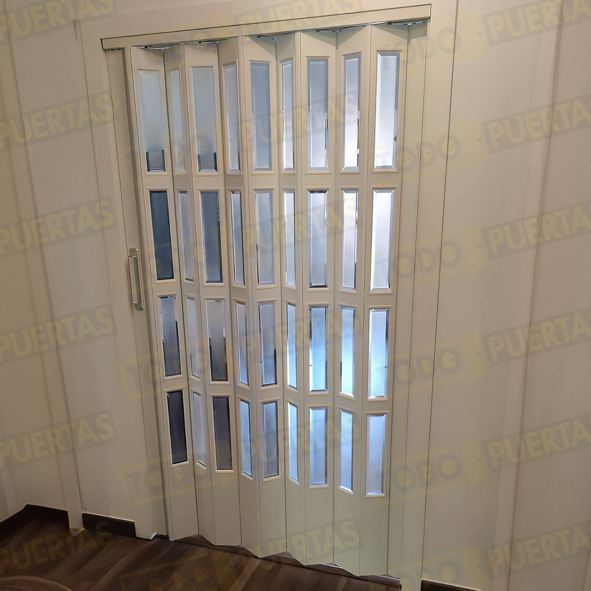 Foto Puertas grises cliente 11