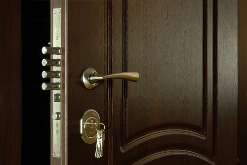 Cerradura de las puertas blindadas